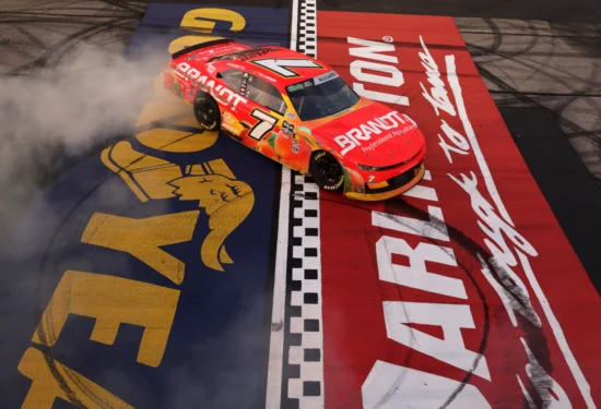 NASCAR | O’Reilly Auto Parts Series, Darlington #1 2026: Larson domina, ma a vincere è Allgaier