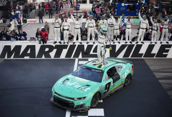 NASCAR | Cup Series, Martinsville #1 2026: Elliott beffa di strategia Hamlin!