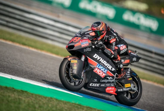 Moto2 | GP Thailandia 2026, gara: nel caos delle bandiere rosse vince Gonzalez, 2° Guevara dopo un duello serratissimo. Brutto incidente per Alonso