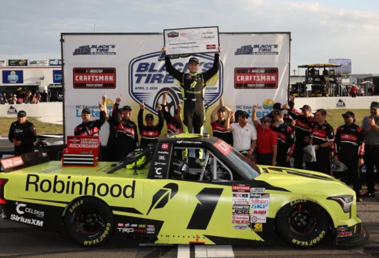 NASCAR | Truck Series, Rockingham 2026: Corey Heim raddoppia battendo Honeycutt. Solo 8 piloti nel giro di testa