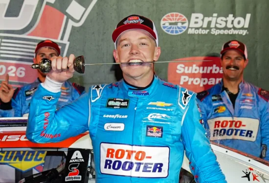 NASCAR | O’Reilly Auto Parts Series, Bristol #1 2026: Larson ancora beffato, stavolta da Zilisch