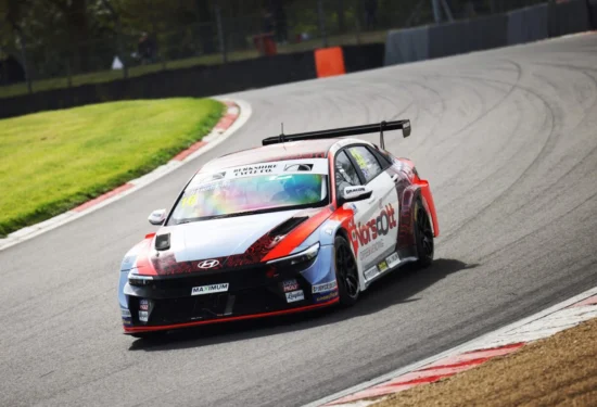 TCR UK | Brands Hatch, Gara 3: Callum Newsham vince in solitaria una corsa neutralizzata per metà del tempo