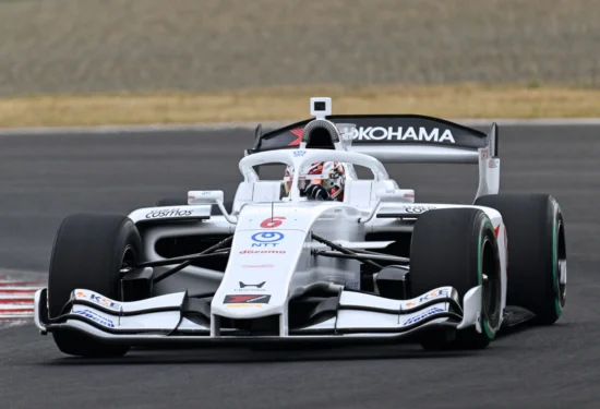 Super Formula | Motegi 2026: Kakunoshin Ohta si aggiudica il primo round sotto la pioggia