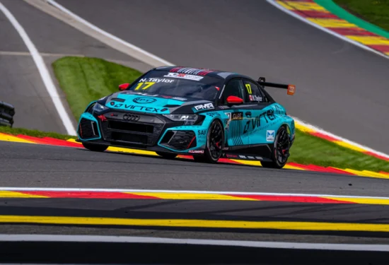 TCR Europe | Spa-Francorchamps 2026, Prove Libere: Taylor comanda sull’asciutto, Halder il più veloce in condizioni miste