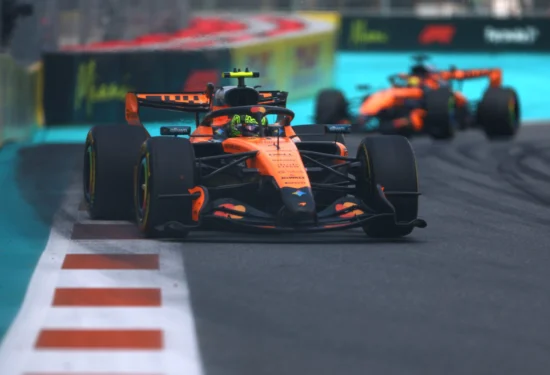 F1 | GP Miami 2026, Sprint: doppietta McLaren Norris-Piastri, Leclerc 3° su Russell e Verstappen. Antonelli (con penalità) 6°, Hamilton 7°