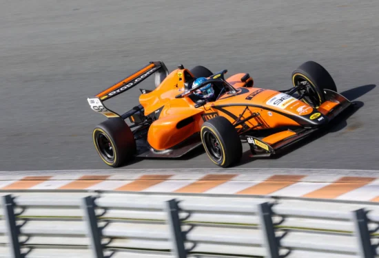 Formula Regional Europe | Zandvoort 2026, gara-1: Wheldon resiste a Hanna per la vittoria, Olivieri sul podio