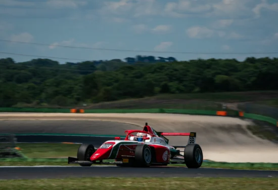F4 Italia | Vallelunga 2026, Prove Libere: Busso e Robinson a capo delle FP1. Cosma-Cristofor e Bearman ottengono il miglior tempo nelle FP2