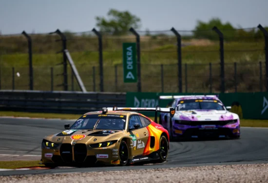 DTM | Zandvoort 2026, gara 2: vince di strategia Van Der Linde, giornata no per Auer