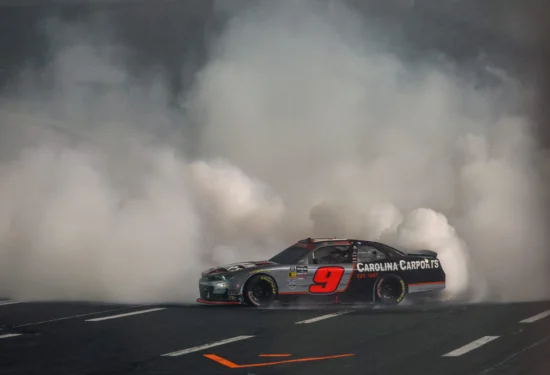 NASCAR | O’Reilly Auto Parts Series, Charlotte #1 2026: Chastain vince una gara tormentata dalla pioggia