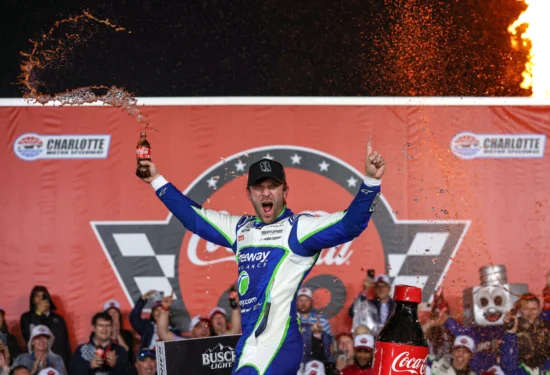 NASCAR | Cup Series, Charlotte #1 2026: Suárez ringrazia la pioggia e conquista la Coca-Cola 600!