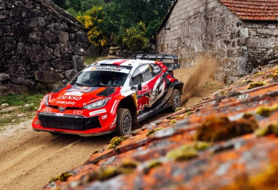 WRC | Rally Portugal 2026 – PS15/19, Ogier domatore del fango: vittoria in pugno, vantaggio di 21”9 su Neuville verso la domenica