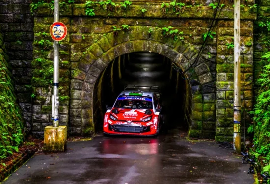 WRC | Rally Japan 2026, PS1/6: Elfyn Evans e Toyota dettano il ritmo in Giappone! Il gallese fa la differenza sui 2 passaggi dell’Isegami’s Tunnel