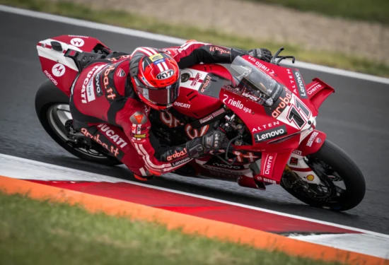 SBK | Round Cechia 2026, Superpole: capolavoro Bulega, Montella e Lecuona in prima fila