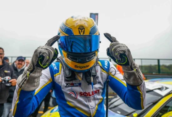 TCR UK | Croft 2026, Gara 2: Max Hall vince per la prima volta in carriera, comandando il poker di Honda