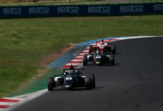 F4 Italia | Vallelunga 2026, Gara 4: Luka Sammalisto fa sua anche la finale a coronamento di un weekend perfetto