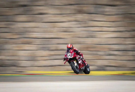 SBK | Round Aragona 2026, gara 2: altro tris di Bulega, sono 22 in fila