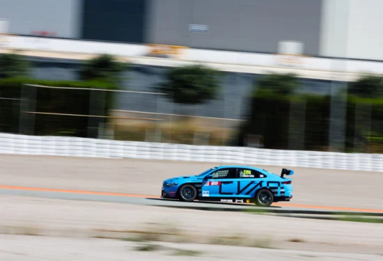 TCR World Tour | Valencia 2026, Gara 2: Brickley tradito dal motore a 3 minuti dalla fine. Urrutia infila la seconda consecutiva, Andersson vince ancora nel TCR Spain