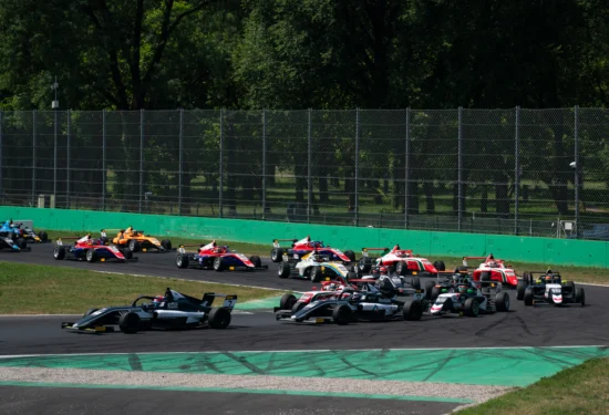F4 Italia | Monza 2026: Pioggia di penalità in Gara 1. Podio tutto US Racing!