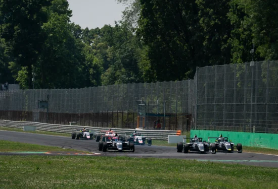 F4 Italia | Monza 2026: Luka Sammalisto guadagna la testa del campionato grazie alla vittoria di Gara 1