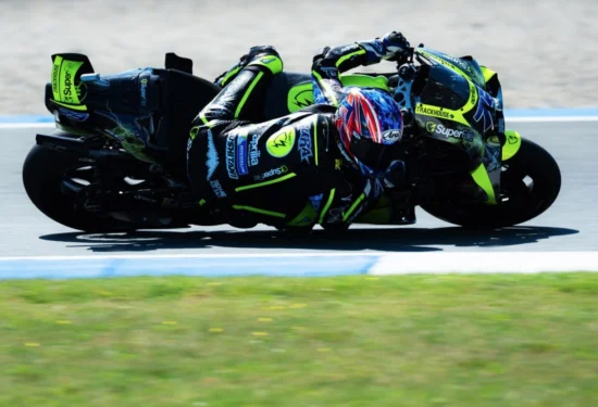 MotoGP | GP Olanda 2026: dominio Aprilia Trackhouse ad Assen, vince Ogura! Incidente Bezzecchi, anche Bagnaia out