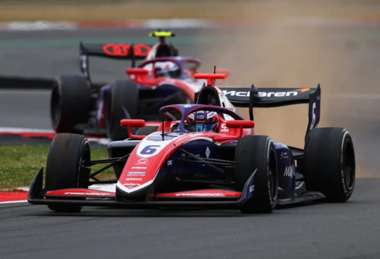 F3 | GP Gran Bretagna 2026, Feature Race: De Palo vince all’ultimo respiro su Rivera dopo la lotta con Slater