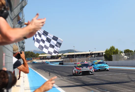 TCR World Tour | Le Castellet 2026, Gara 2: Teddy Clairet ottiene la prima vittoria reggendo gli attacchi di Ma Qing Hua