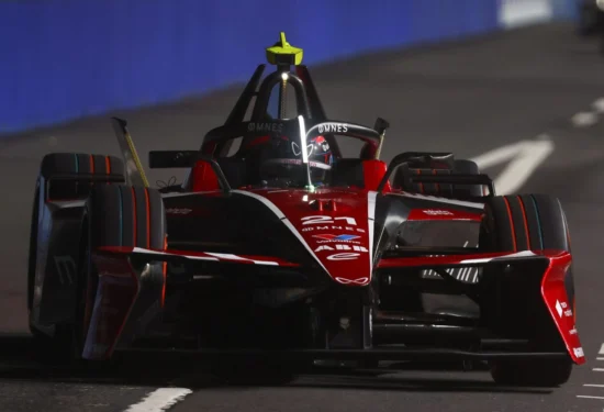 Formula E | Tokyo ePrix #2 2026: De Vries vince tra pioggia e bandiera rossa su Cassidy e Dennis
