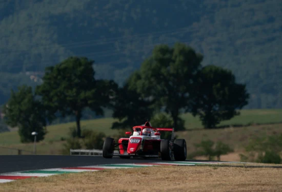 F4 Italia | Mugello #1 2026, Qualifiche: David Cosma-Cristofor conquista la pole position di Gara 2 e 3, ma lui e Weiss hanno siglato lo stesso tempo!