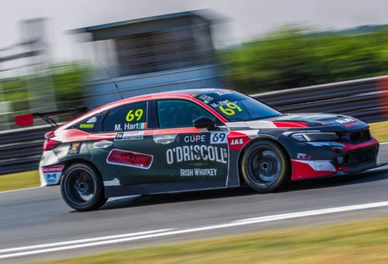 TCR UK | Snetterton 2026, Gara 1: Hart brucia Newsham al via e torna al successo in UK dopo quattro anni