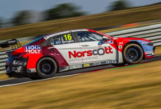 TCR UK | Snetterton 2026, Qualifiche: Newsham batte Hart sul finale e registra la terza pole di fila