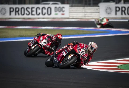 SBK | Round Gran Bretagna 2026, Superpole: Bulega fa 9 di fila e precede Lecuona, ancora doppietta Ducati Aruba