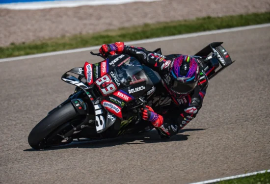 MotoGP | GP Gran Bretagna 2026, Qualifiche: Jorge Martin conquista la pole position demolendo il record della pista