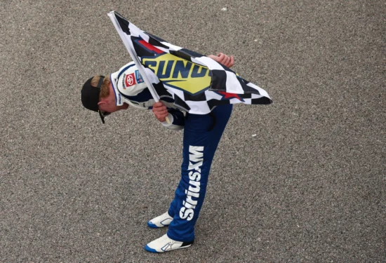 NASCAR | Cup Series, Iowa 2026: Ty Gibbs la spunta in un finale tranquillo
