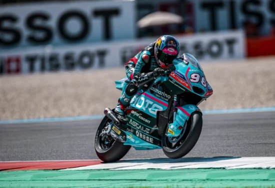 Moto2 | GP Gran Bretagna 2026, Practice: Daniel Holgado firma il record davanti ai piloti Intact