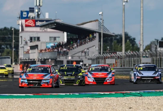 TCR Eastern Europe | Slovakia Ring 2026: Kout attacca, Kadlečík spezza il monopolio slovacco di Hyundai e mantiene la testa dopo il ko del sabato