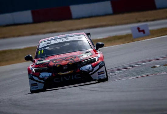 TCR UK | Donington #1 2026, Gara 3: Bloor ci prende gusto e raddoppia il successo, Hart scappa in classifica