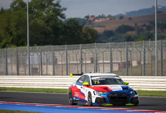 TCR Italy | Misano 2026, Gara 1: Brigliadori concretizza la pole con la prima vittoria in carriera, resistendo a Simonov