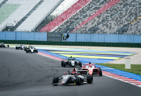 F4 Italia | Misano #2 2026: Ary Bansal mette tutti in riga in Gara 1. Primo podio stagionale per Busso
