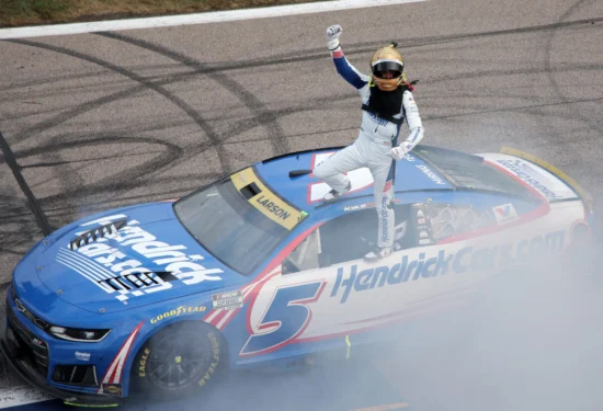 NASCAR | Cup Series, Kansas #2 2026: per Larson cappotto e allungo in vetta!