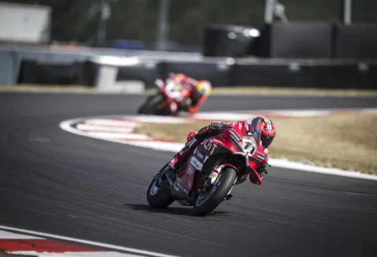 SBK | Round Francia 2026, FP1: Nicolò Bulega al comando, Sam Lowes e Lecuona inseguono