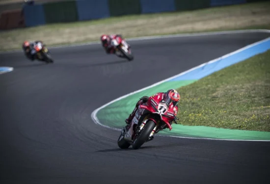 SBK | Round Francia 2026, gara 2: Bulega vince, una bandiera rossa chiude anticipatamente la corsa