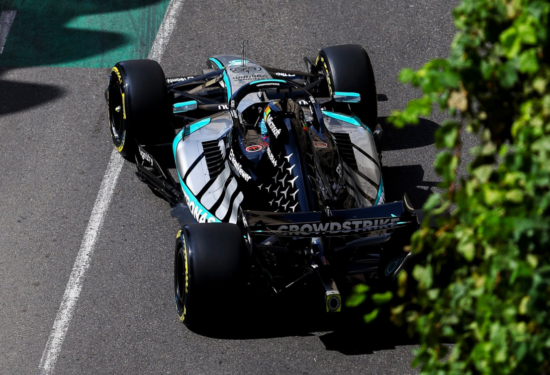 F1 | GP Azerbaijan 2026, gara: Russell resiste a Verstappen e torna alla vittoria. Leclerc chiude 4° davanti ad Antonelli