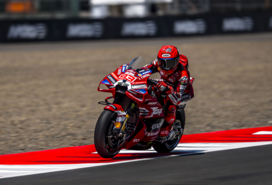 MotoGP | GP Indonesia 2026, Sprint: Masterclass di Márc Márquez su Ogura e Di Giannantonio. Martín 4°, cadono al via Bezzecchi e Fernández