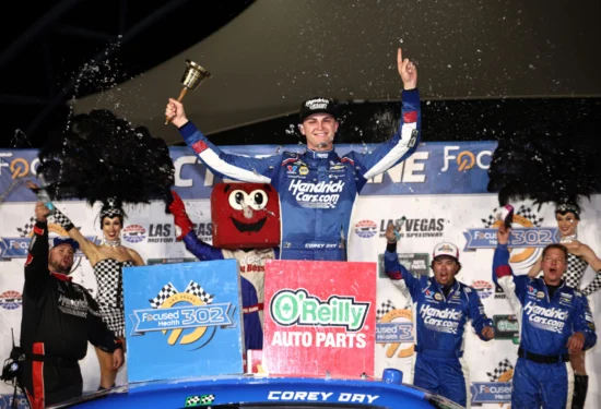 NASCAR | O’Reilly Auto Parts Series, Las Vegas #2 2026: Day batte Kvapil in un infuocato finale, Chase riaperta