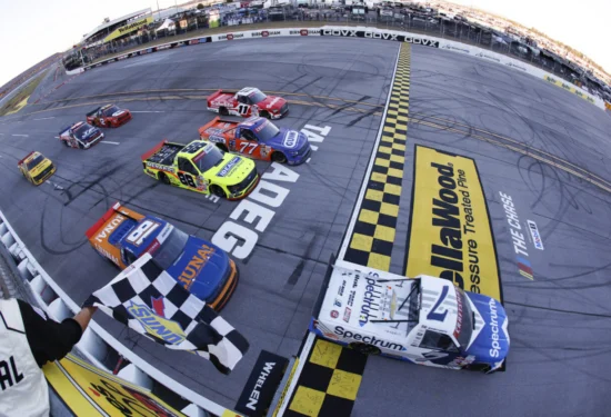 NASCAR | Truck Series, Talladega 2026: Sammy Smith vince in volata una gara piena di incidenti
