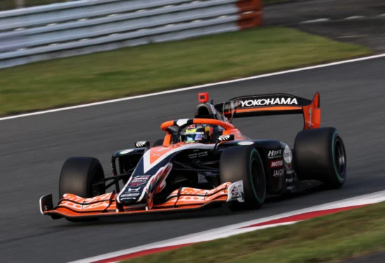 Super Formula | Fuji #2 2026: Ayumu Iwasa sopravvive al caos e conquista la prima vittoria stagionale