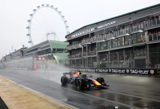 F1 | GP Singapore 2026, Sprint: Verstappen vince su Hamilton e Leclerc dopo l’incidente di Russell, Antonelli 4°, disastro McLaren
