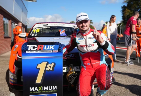 TCR UK | Oulton Park 2026, Gara 1: Callum Newsham trionfa in solitaria e accorcia in classifica