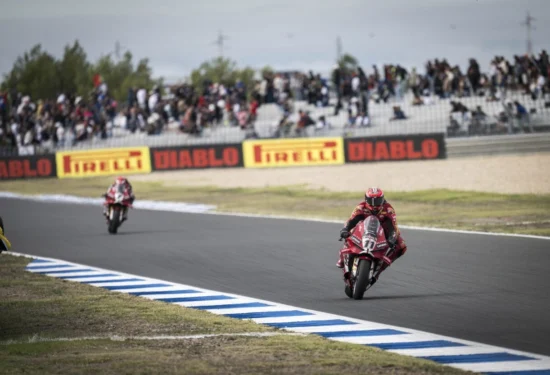 SBK | Round Estoril 2026, Gara 2: Bulega domina in lungo e in largo e batte il record di Rea. Cade Bautista mentre è terzo
