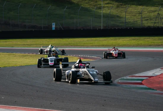 F4 Italia 2026 | Mugello #2 2026: Luka Sammalisto raddoppia in Gara 2. Podio per Busso!